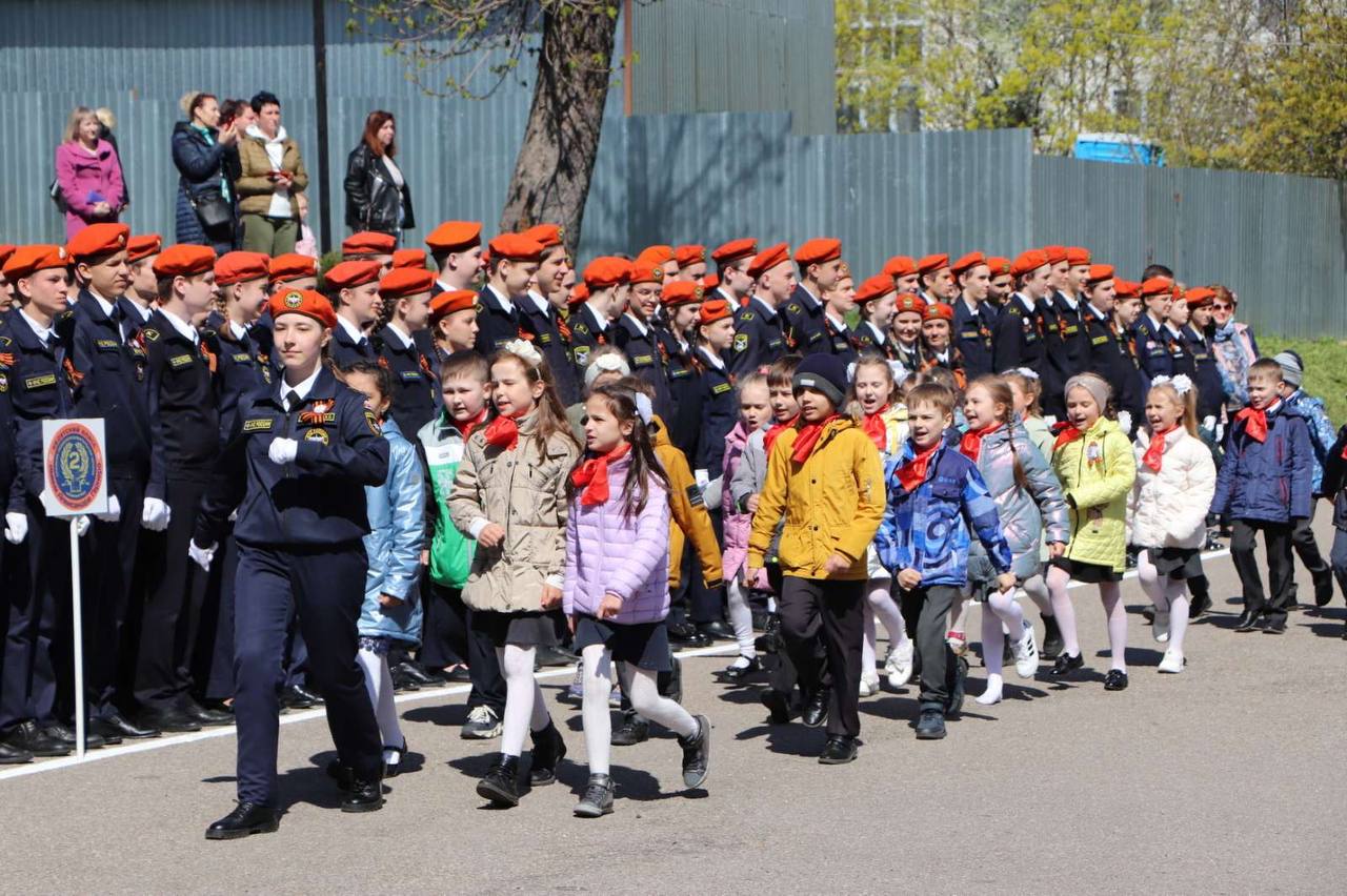 Школьный парад Победы.